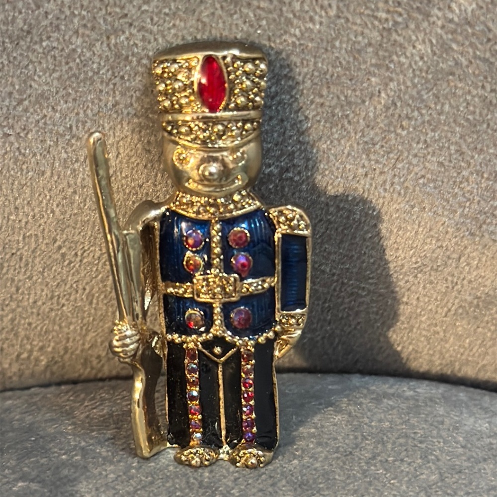 Vintage Toy Soldier Pin Brooch Nutcracker Enamel Silver Tone Metal Rhinestones